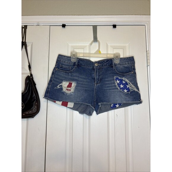 LEI Women’s Size 15 American Flag Patch Jean Shorts Low Rise Bling Pockets - Picture 1 of 8